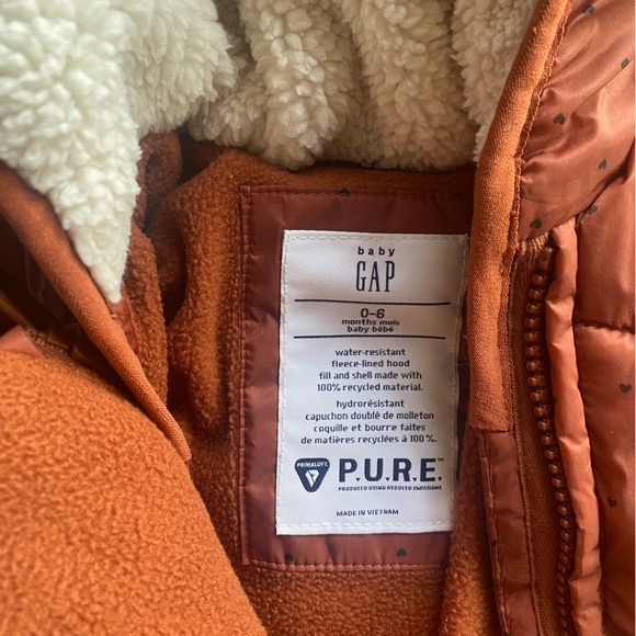 Infants 0-6 month GAP snowsuit - Picture 2 of 3